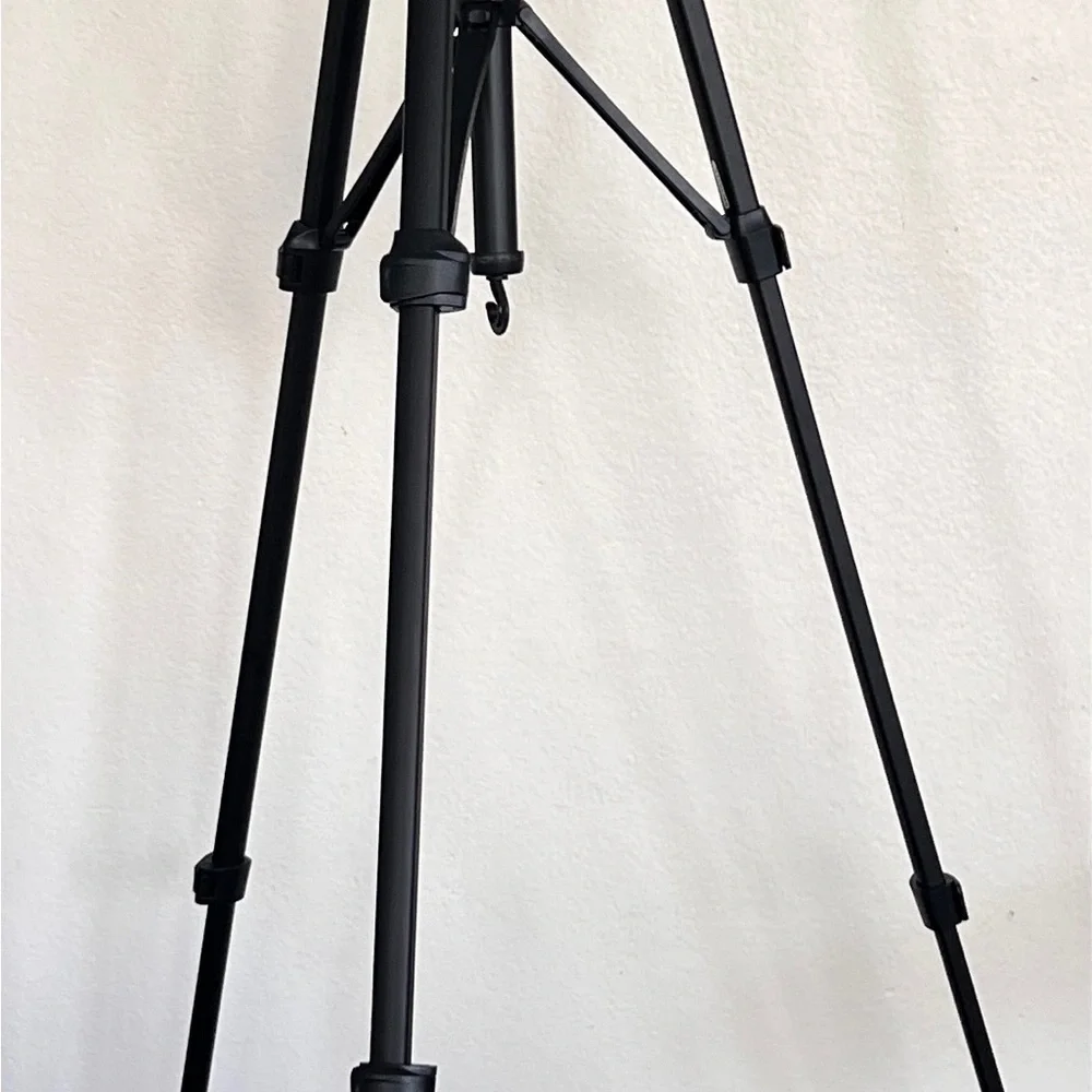 Vanguard MAK 233 Aluminum Alloy 3 Section Tripod with 3 Way Pan Head w/ level - Picture 8 of 8
